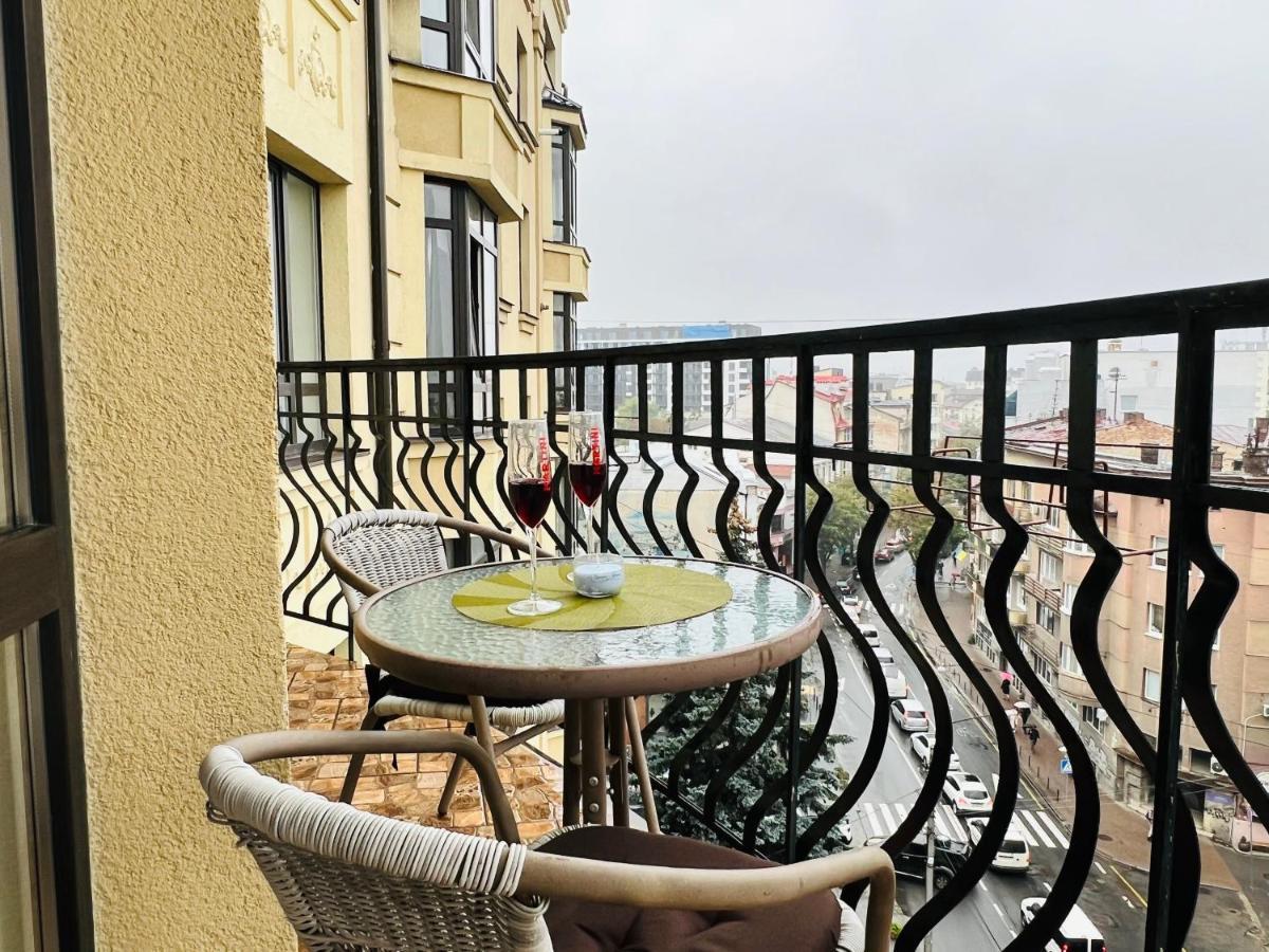 Apartaments Sichovyh Strilciv 68A Ivano-Frankivsk Eksteriør billede