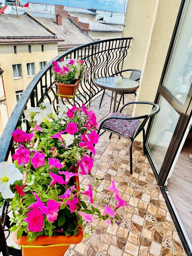 Apartaments Sichovyh Strilciv 68A Ivano-Frankivsk Eksteriør billede
