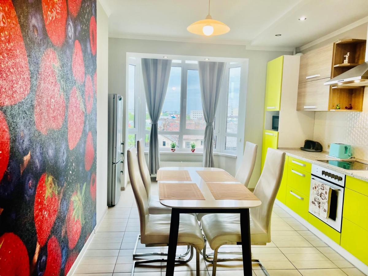 Apartaments Sichovyh Strilciv 68A Ivano-Frankivsk Eksteriør billede